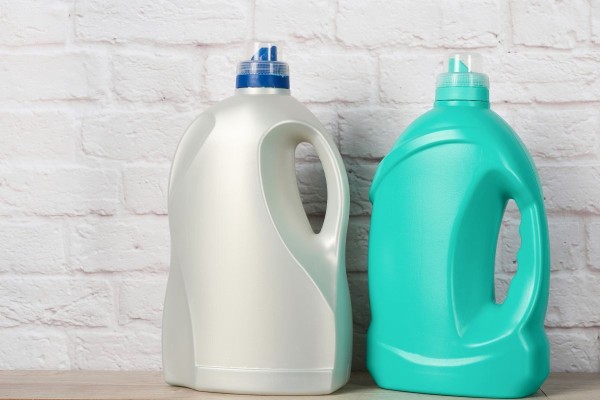 ¿Qué debe ofrecer un fabricante de productos de limpieza para lavanderías profesionales?