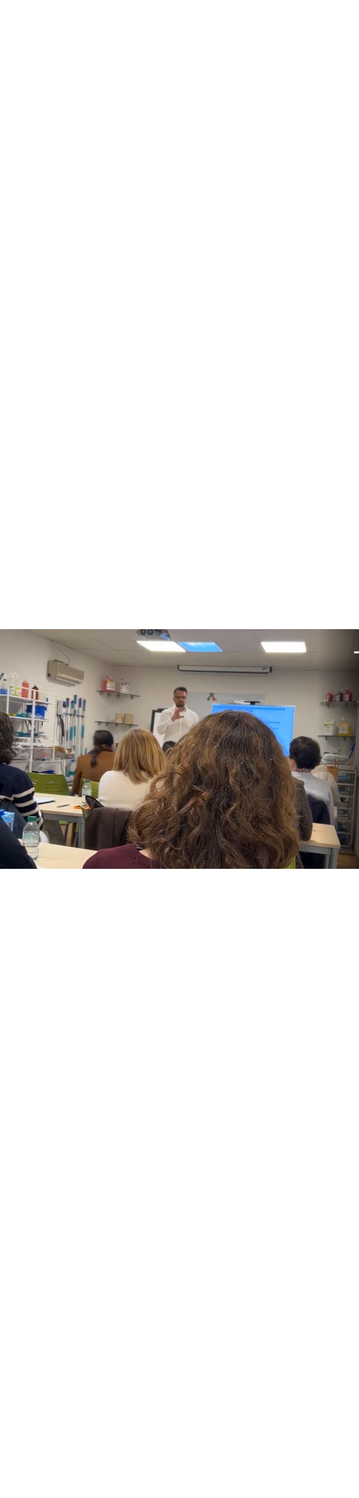 Así fue la formación especializada en limpieza profesional impartida por David Barrientos para la universidad de Navarra