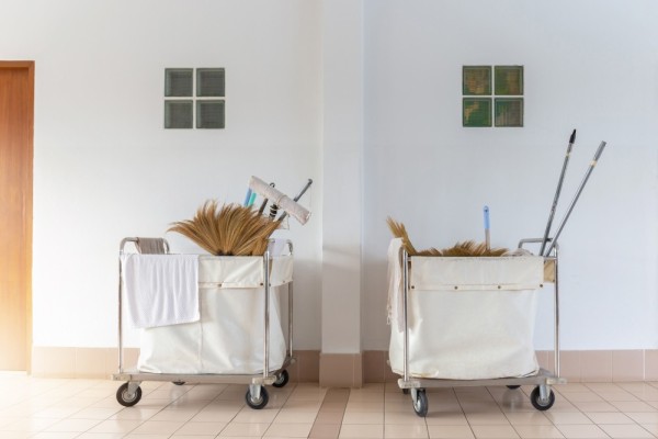 Equipamiento para limpieza profesional: carros, señalización y complementos